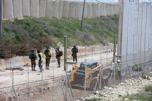 Presidente libanés reitera ante enviado estadounidense oposición a muro israelí